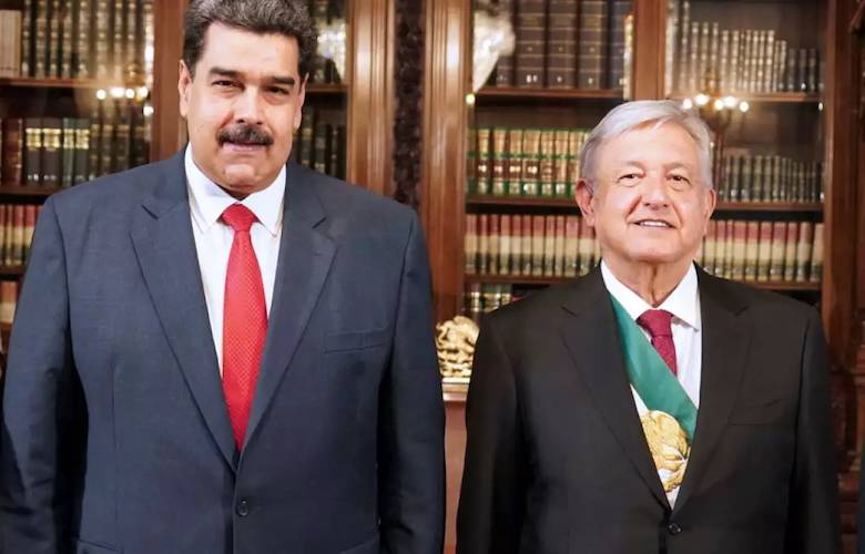 Por razones varias y una misma debilidad 